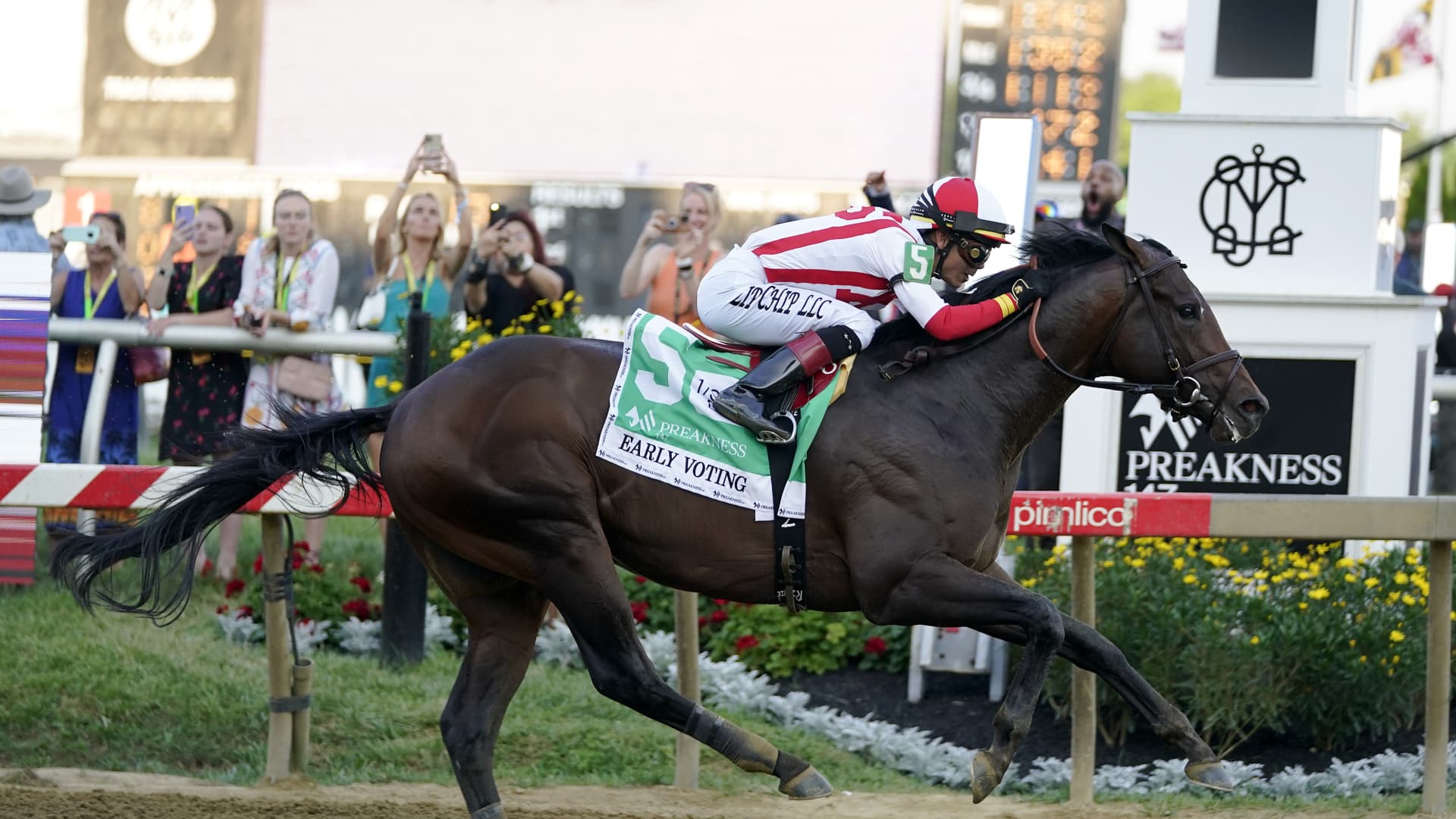 Early Voting holds off Epicenter to win the Preakness Stakes
