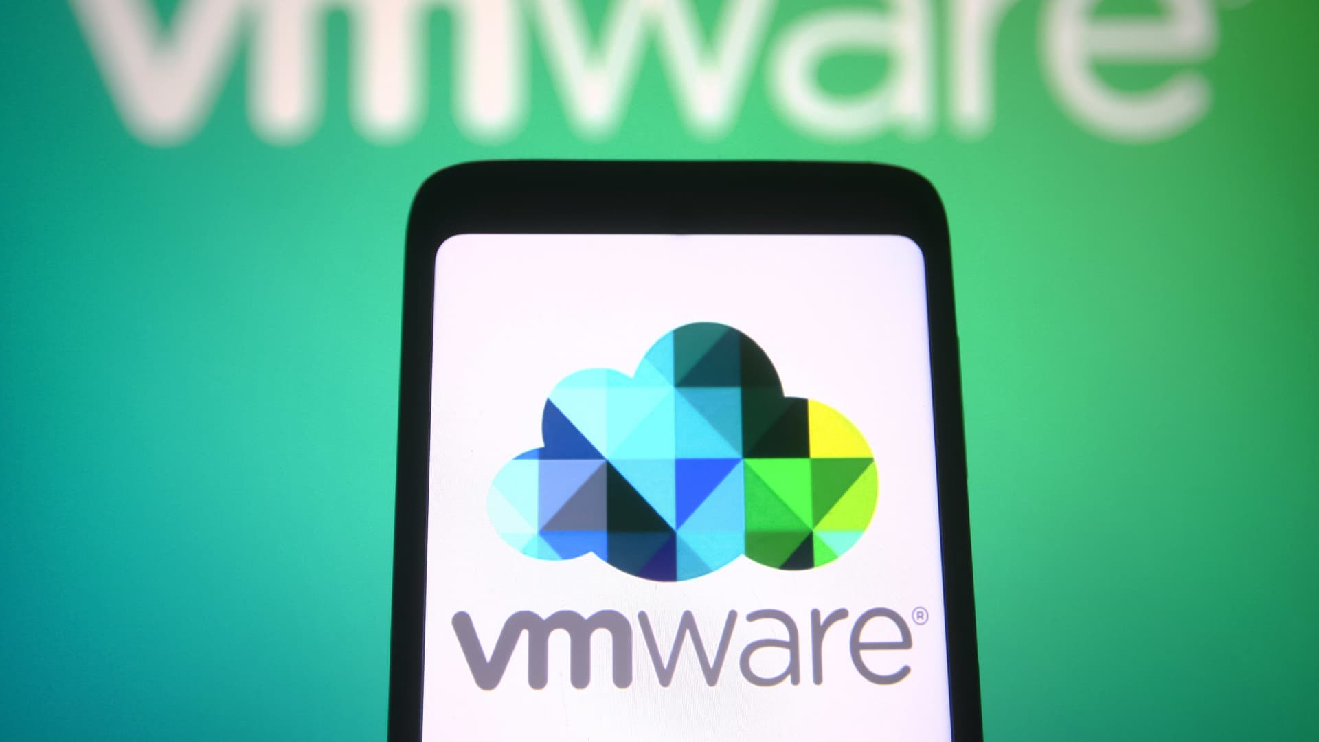 Broadcom reportedly in talks to acquire VMware