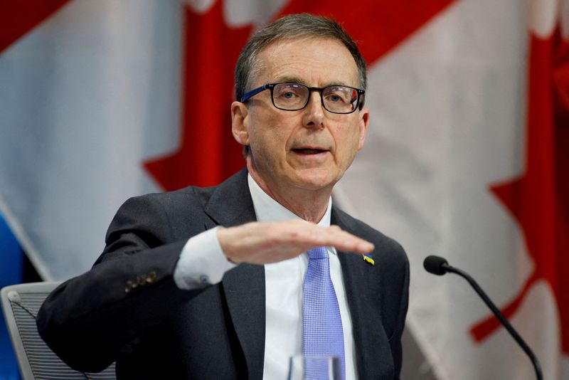 Analysis-Trudeau foe attacks Bank of Canada in party leadership bid