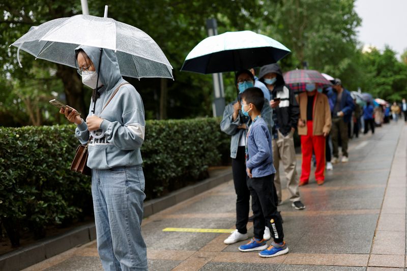 As Beijing outbreak persists, China hits back at 'zero COVID' doubters