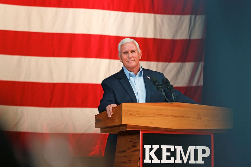 Backing Trump foe, Pence asks Republicans to focus on the future
