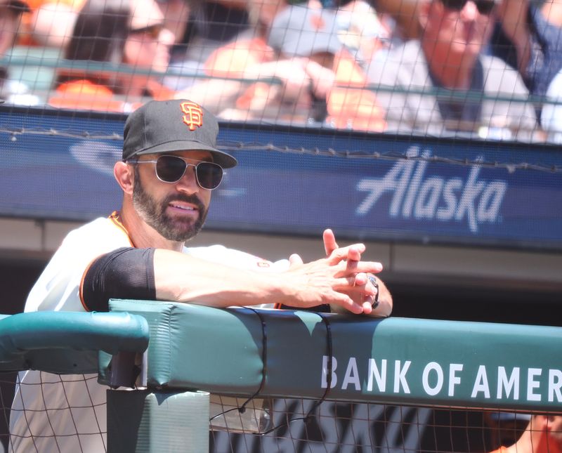 Baseball-Giants coach Kapler plans anthem protest over U.S. gun violence
