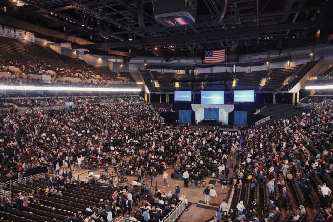 Buffett Lures Fans to Omaha With Stock Buys, Inflation Talk