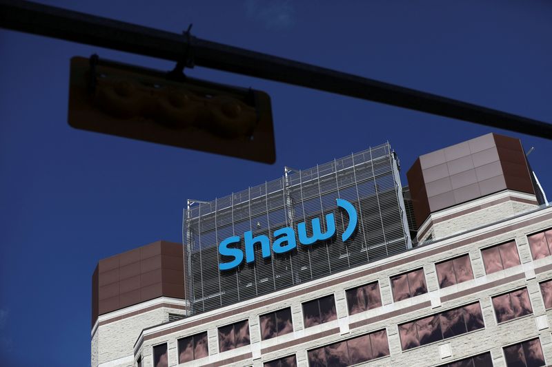 Canada's Globalive ties up with Telus for Shaw's wireless business
