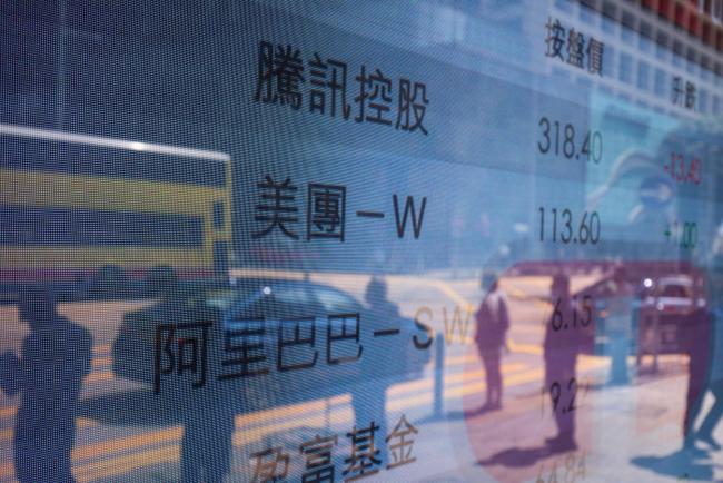 China Tech Stocks Tumble Near 7% as Traders Return From Holiday