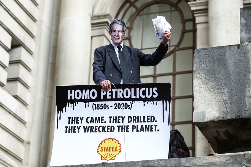 Climate protestors disrupt Shell shareholder meeting