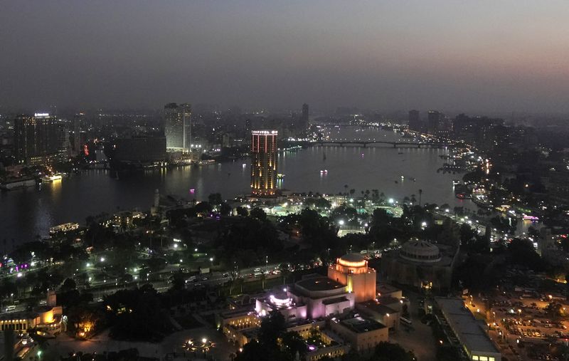 Egypt's foreign debt rose by $8.1 billion in last quarter of 2021