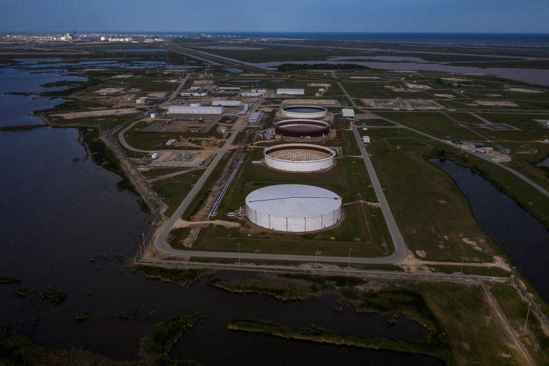 Europe refiners benefit from U.S. emergency oil stock releases