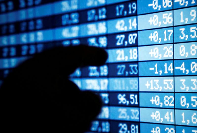 European stocks fall as rate hike worries seep back in