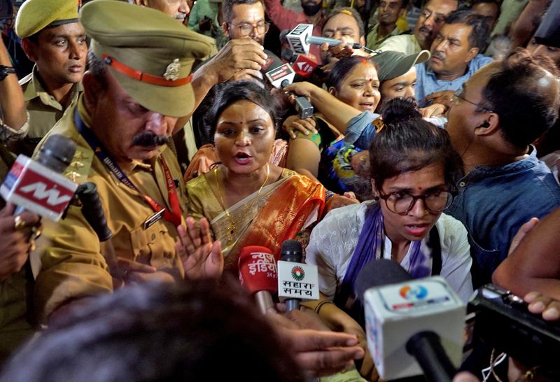 Hindu women press for access to Indian mosque, in latest dispute