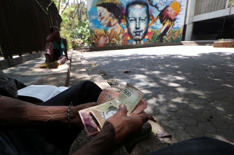 In Venezuela, inflation and dollarization deepen schism between private and state employees