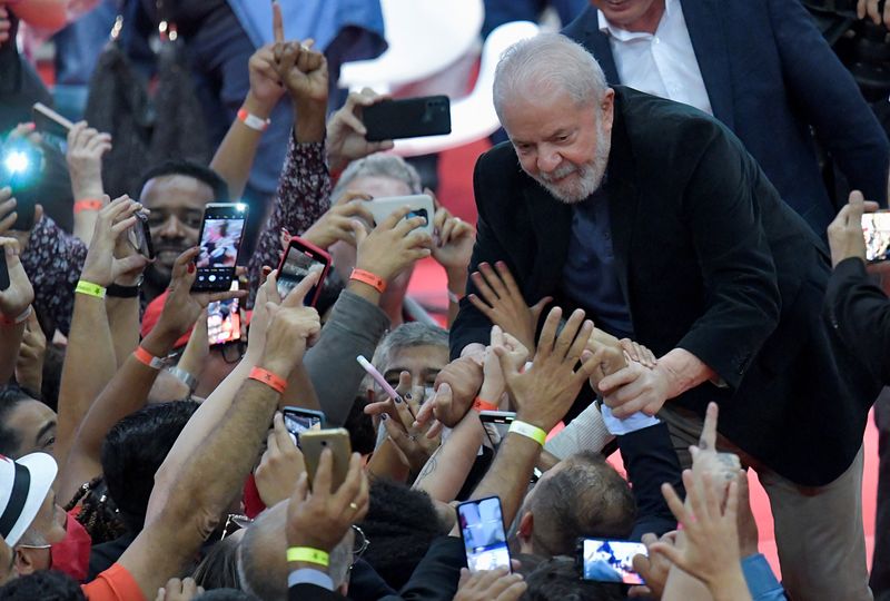 Lula's lead narrows in Brazil election race -MDA poll