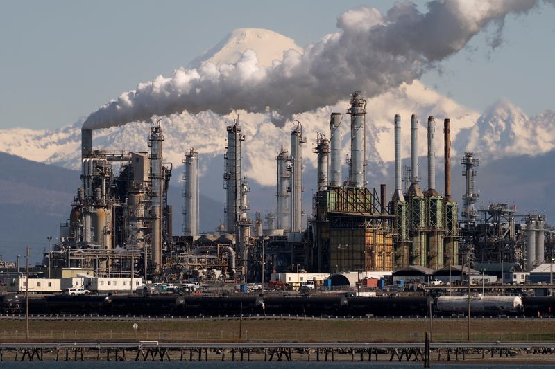 Marathon Petroleum posts profit on robust refining margins