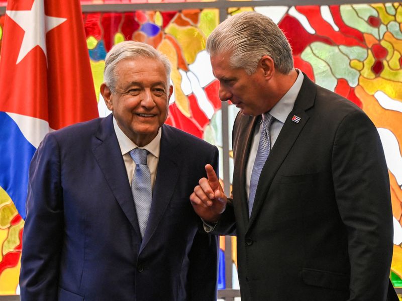 Mexico president says hiring Cuban doctors, praises Cuban counterpart