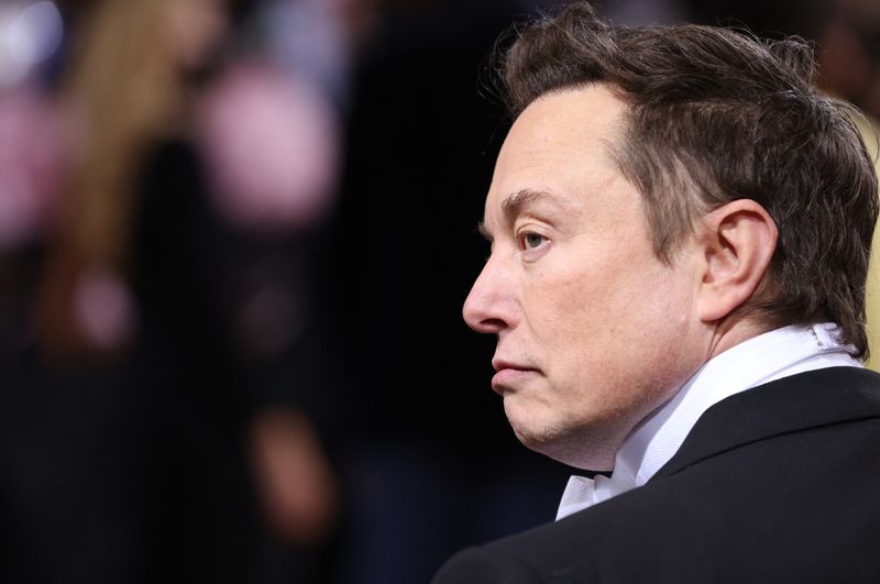 Musk expected to serve as temporary Twitter CEO after deal closes - CNBC