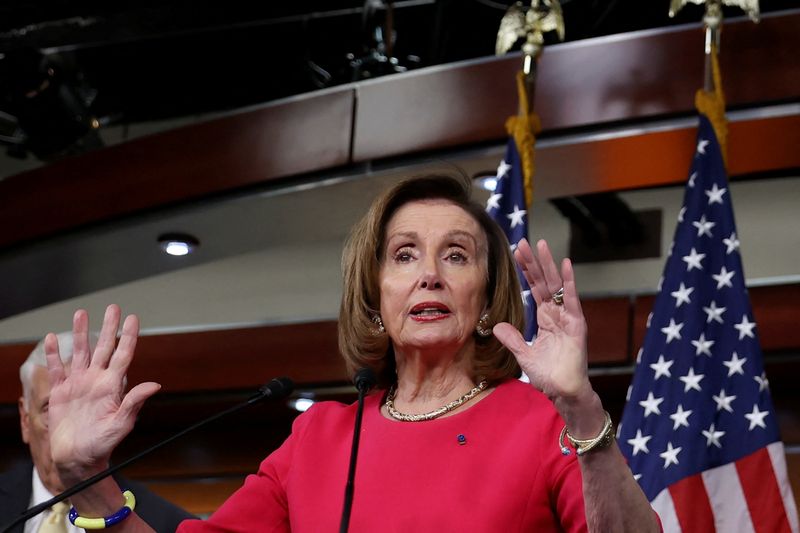 U.S. House Speaker Pelosi warns Britain: No trade deal unless you respect N.Irish peace deal