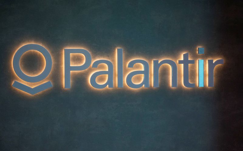 Palantir, Trafigura aim to track carbon emissions for the oil industry