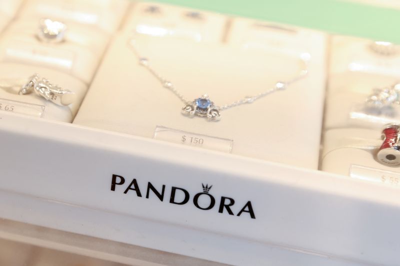 Pandora first-quarter sales above estimates, raises sales guidance