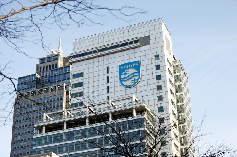 Philips shareholders vote against executive compensation plan
