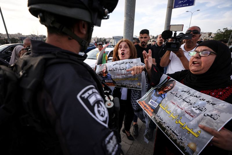 Police clash with mourners at Palestinian journalist's funeral