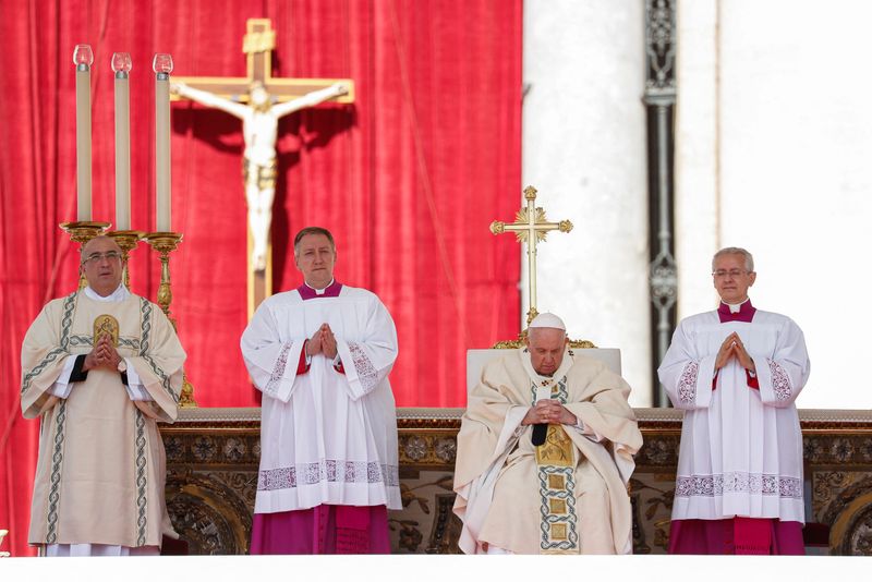 Pope declares 10 new saints, including Dutch priest killed by Nazis