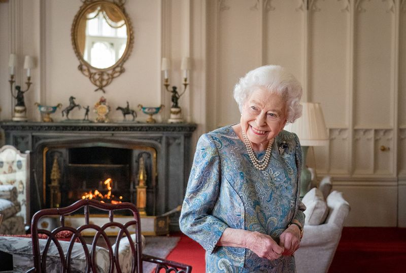 Queen to attend UK Jubilee celebrations, but snubs for Andrew and Harry