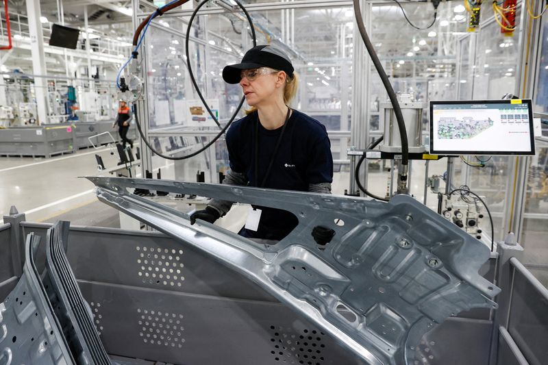 Rise in U.S. factory orders beats expectations in March