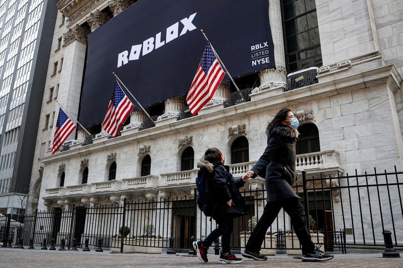 Roblox quarterly bookings miss estimates