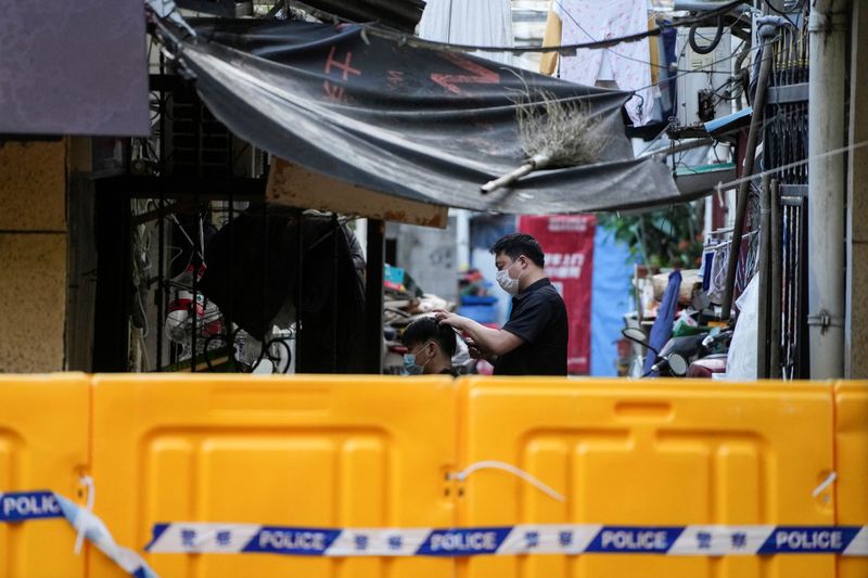 Shanghai says COVID infections on downward trend for 2 weeks