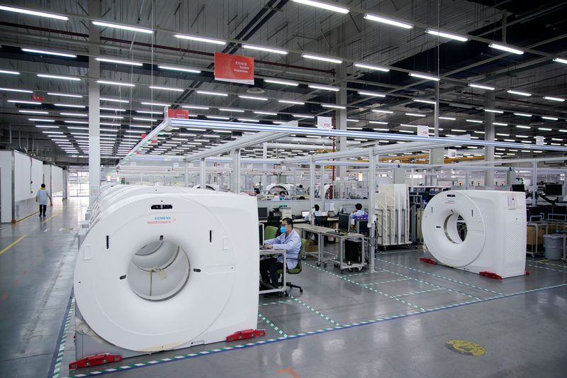 Siemens Healthineers raises 2022 outlook on demand for COVID-19 tests