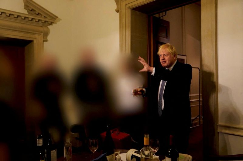 UK PM Johnson faces new threat of confidence vote over lockdown parties