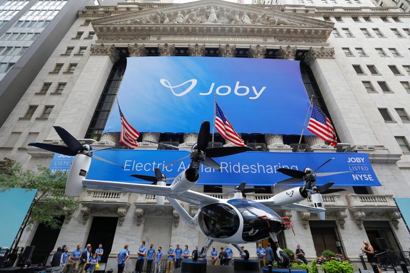 U.S. FAA shifts gears on certifying future 'flying taxi' pilots