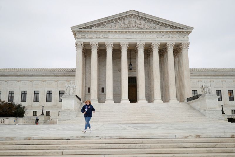 U.S. Supreme Court to hear SEC bid to avoid challenge to in-house judges