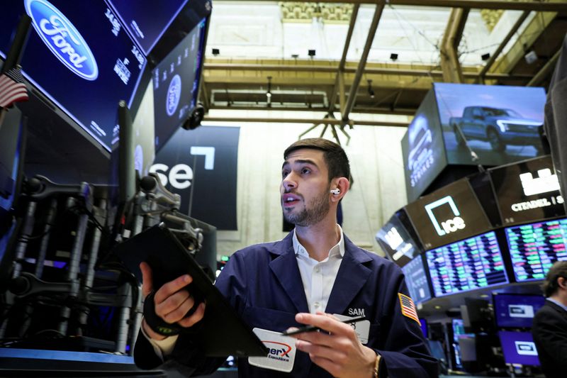 U.S. bond funds record outflows for 17th week in a row