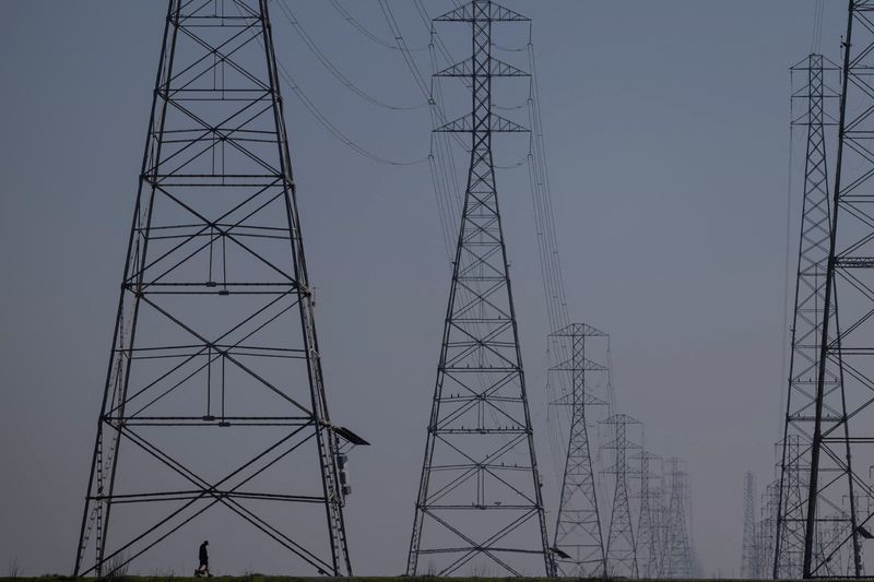 U.S. power and natgas prices soar as spring heatwave blankets country