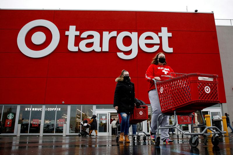 U.S. retailers' ballooning inventories set stage for deep discounts
