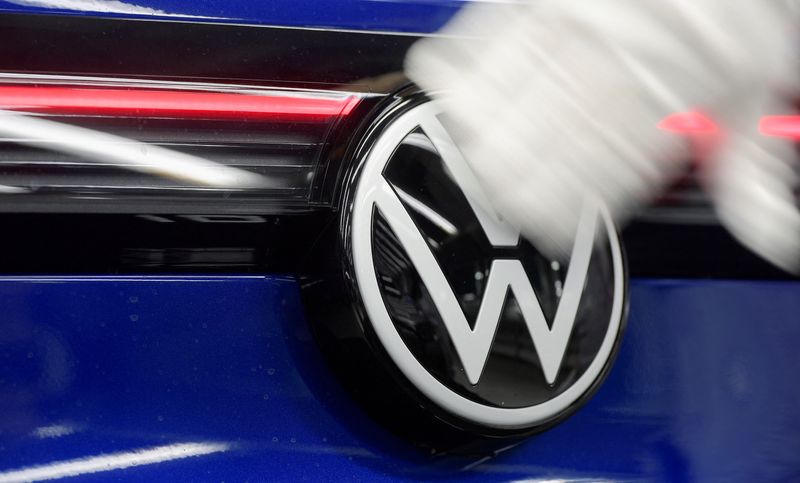 VW embeds Qualcomm chips in autonomous driving software plans