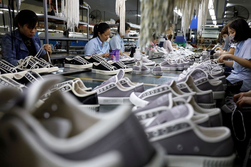 Vietnam facing 'huge challenge' to meet 2022 growth target, deputy PM says