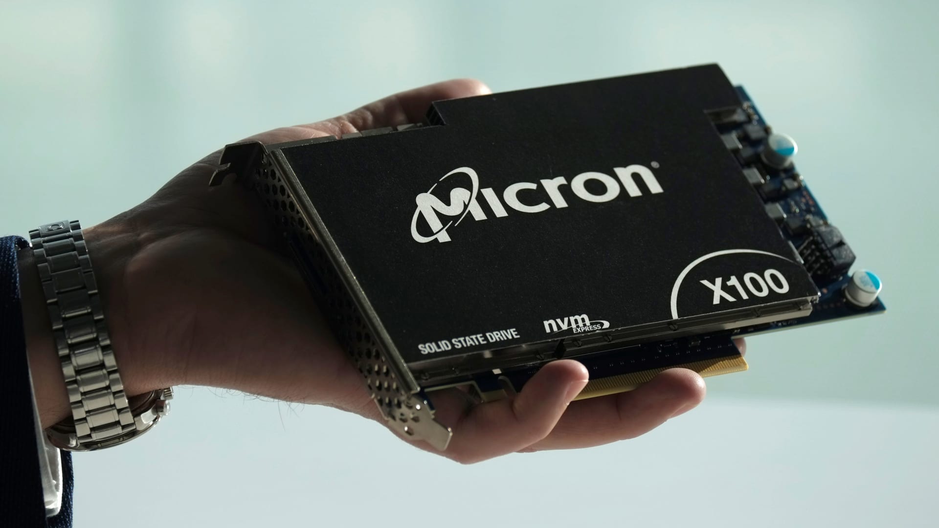 Sell Micron as economic headwinds dent demand for PCs and smartphones, Piper Sandler says