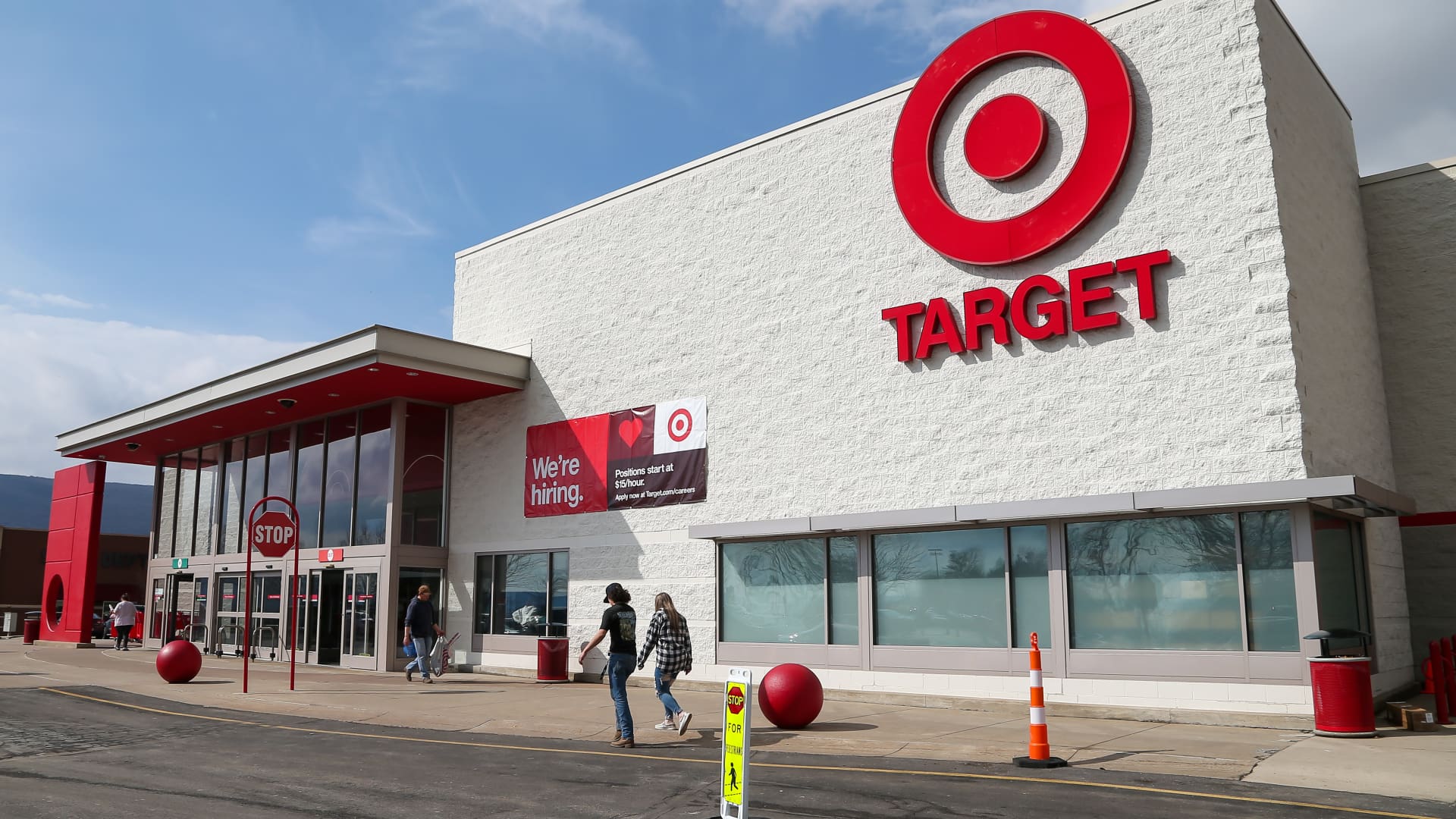 Target warns of squeezed profits as it cuts prices to get rid of inventory