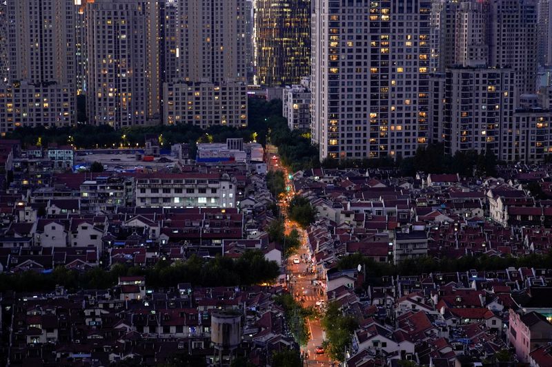 Analysis-China's economic headwinds chill its wary new homebuyers