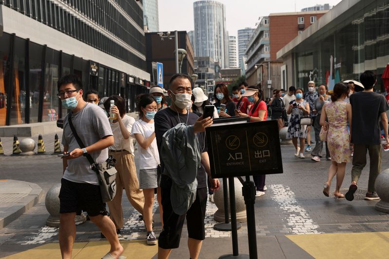 Beijing to allow indoor dining, further easing COVID curbs