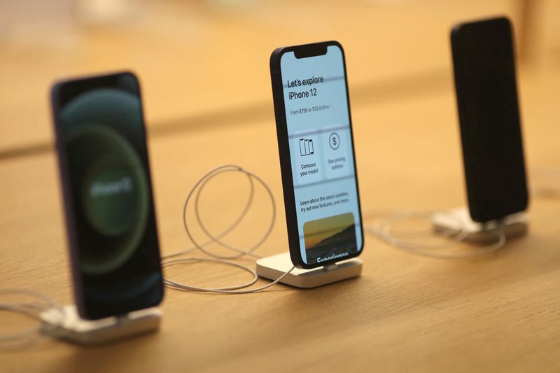 EU countries, lawmakers clinch deal on single mobile charging port