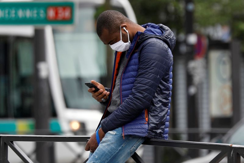 Exclusive-EU set to reach deal on single mobile charging port on June 7 -sources