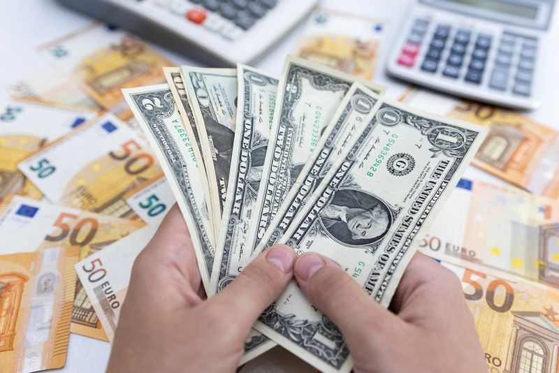 Global bond funds gain first weekly inflow in two months