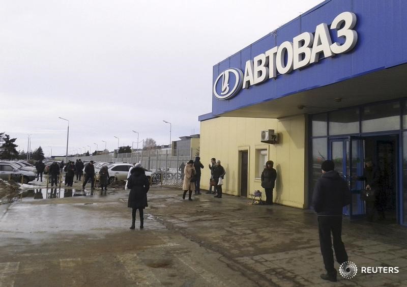 Russian Car Sales Collapse as Isolation Hits Once-Hot Industry -Breaking
