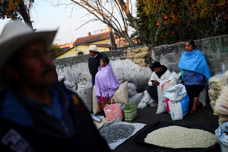 Mexico annual inflation rate near 21-year high, rate hike seen