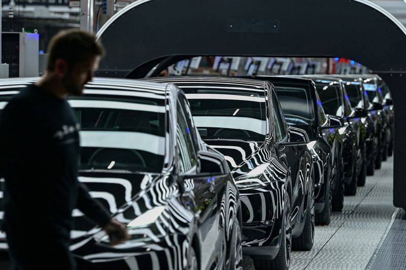 Musk's jobs warning at Tesla underscores gloomy economic outlook