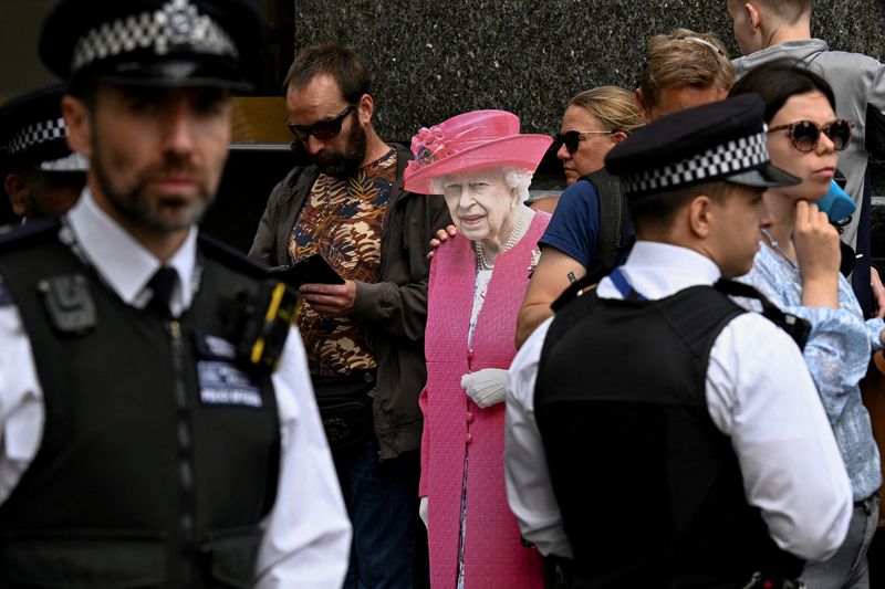 Party, horse race take centre stage at Queen Elizabeth's Jubilee