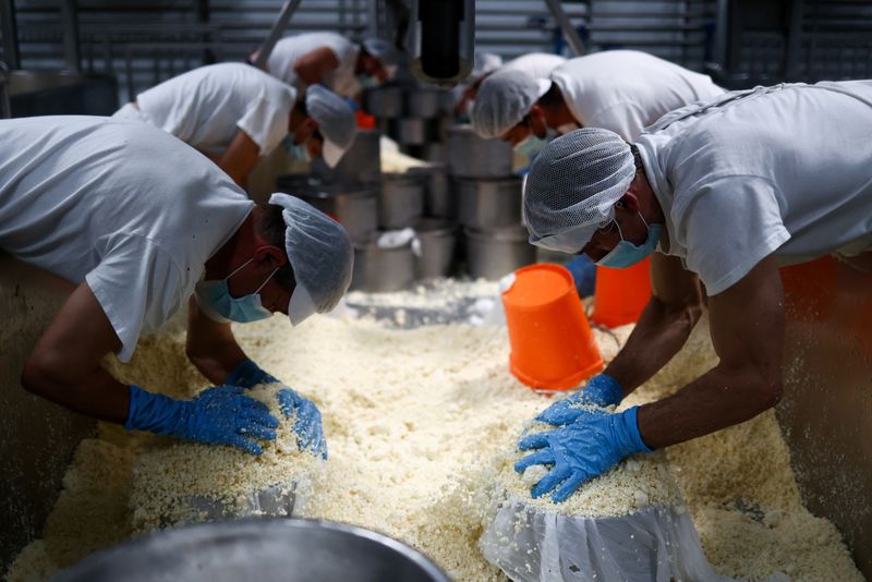 Portugal aiming to protect young workers, interns in jobs market